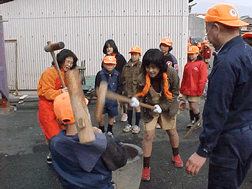 防火もちつき及びしめ縄つくり風景画像その1